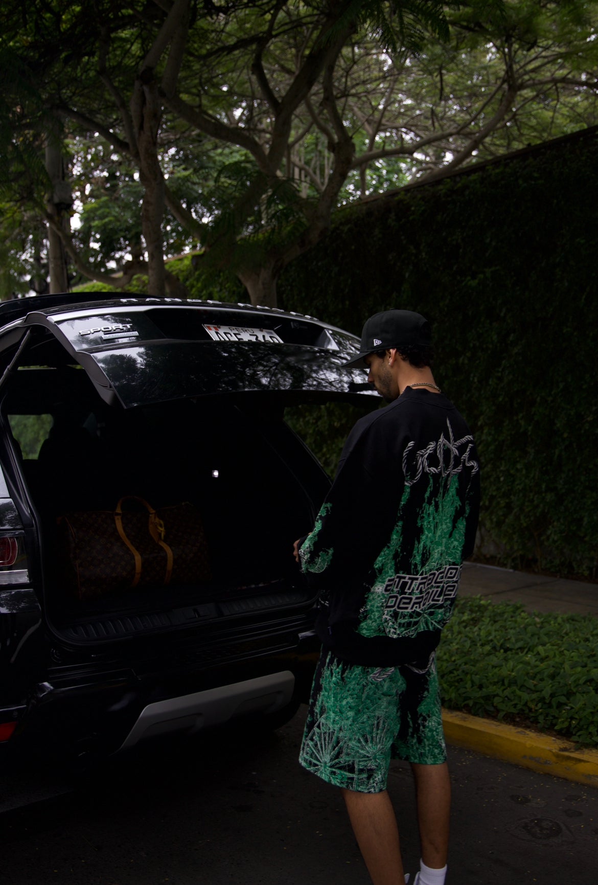 CREWNECK LAND